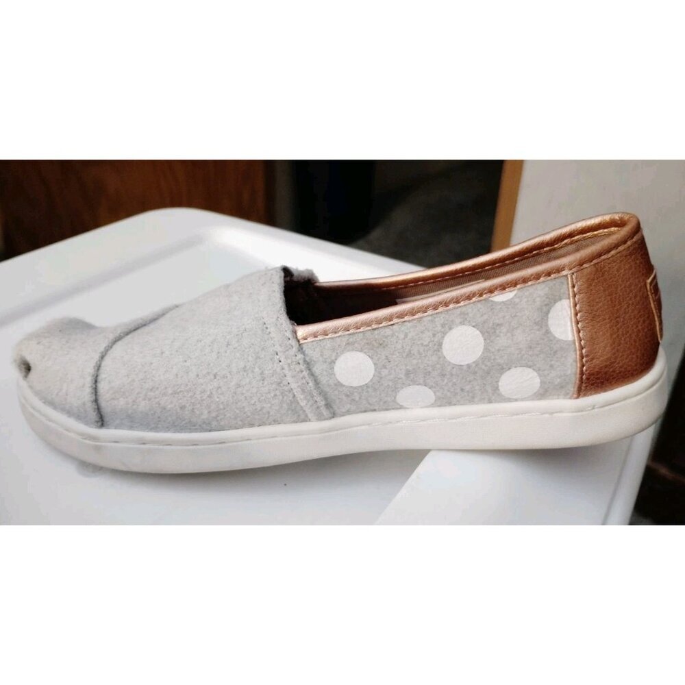 TOMS Size 2.5 Girls Gray White Polka Dot Metallic Rose Slip On Shoes NICE - Picture 5 of 9